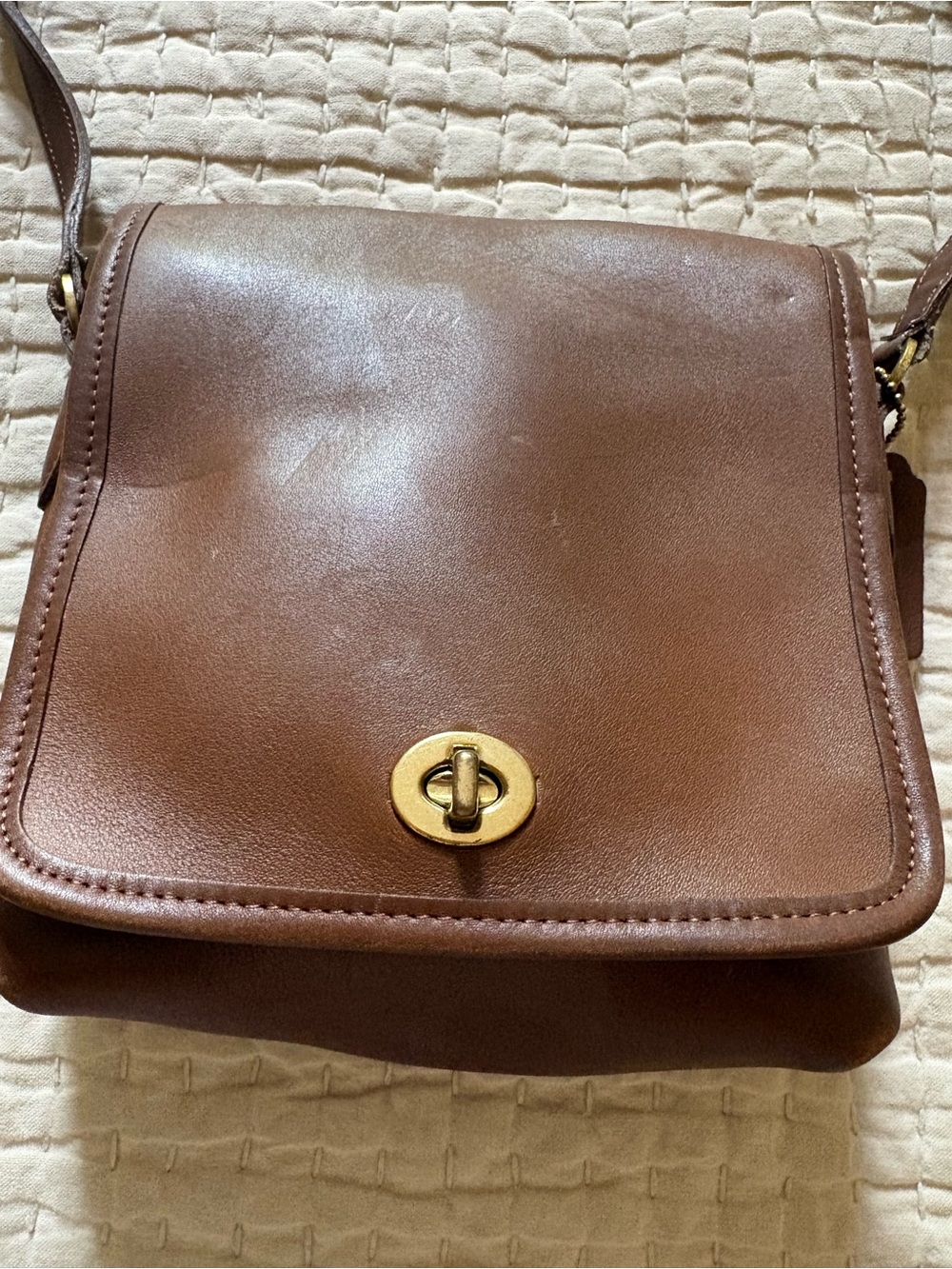 Vintage Coach Brown Leather Crossbody Bag with Turn-Lock Closure - Picture 2 of 15